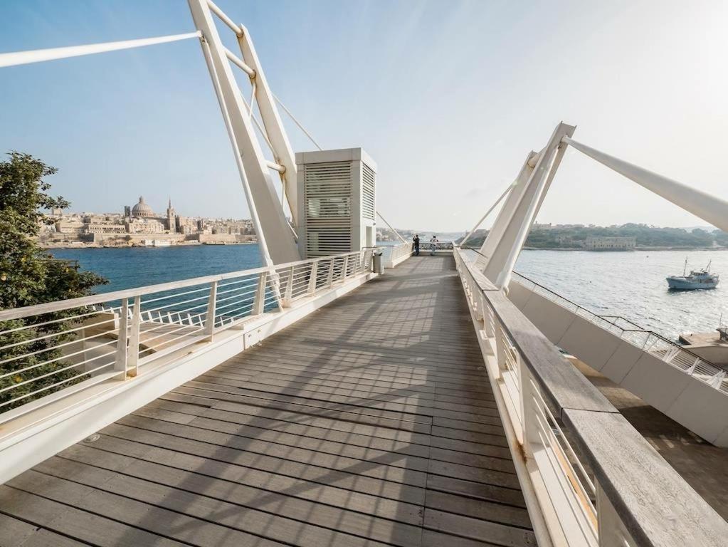 Seafront Lux Apart Inc Pool, Upmarket Area Σλιέμα Εξωτερικό φωτογραφία