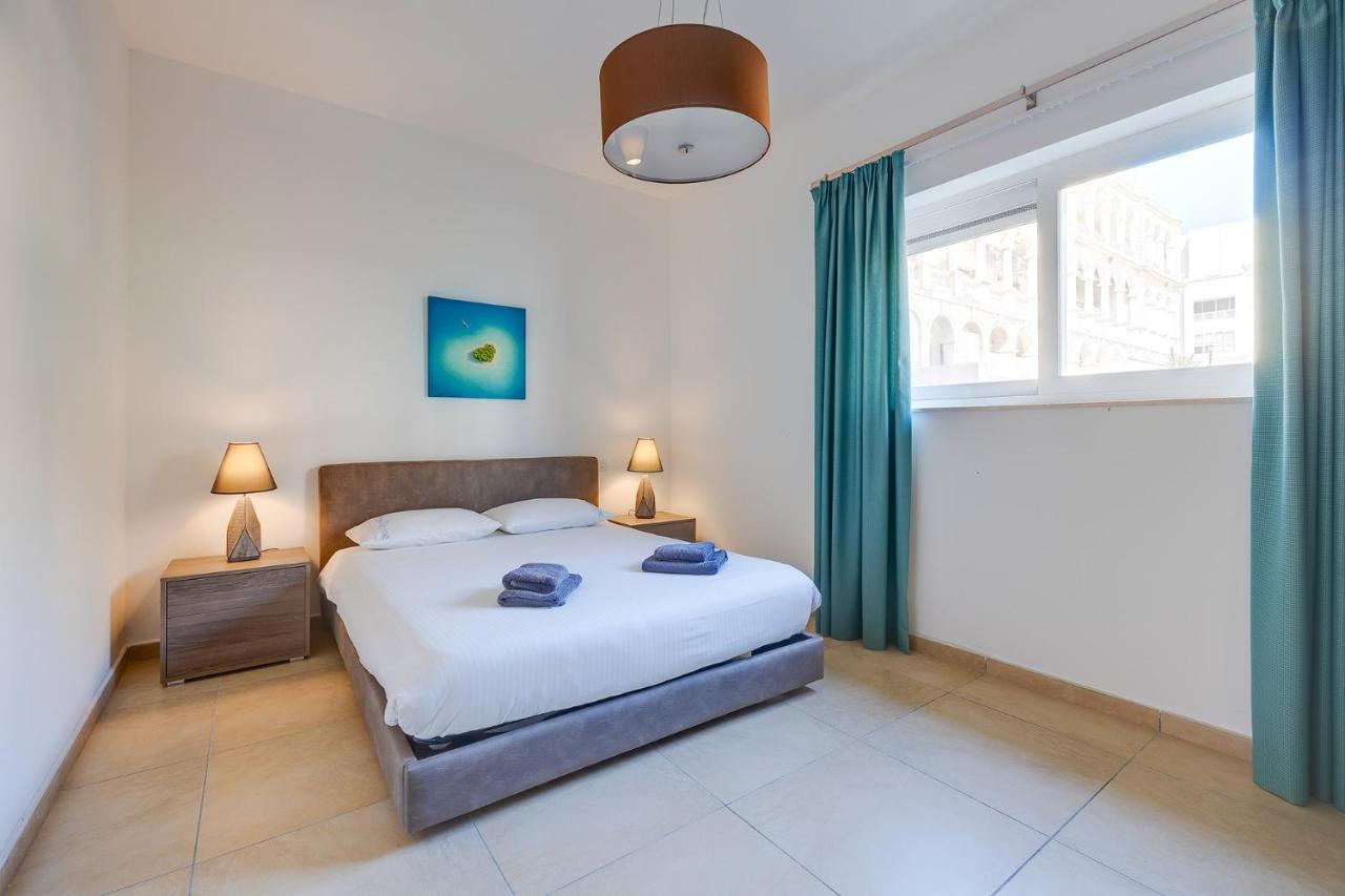 Seafront Lux Apart Inc Pool, Upmarket Area Σλιέμα Εξωτερικό φωτογραφία