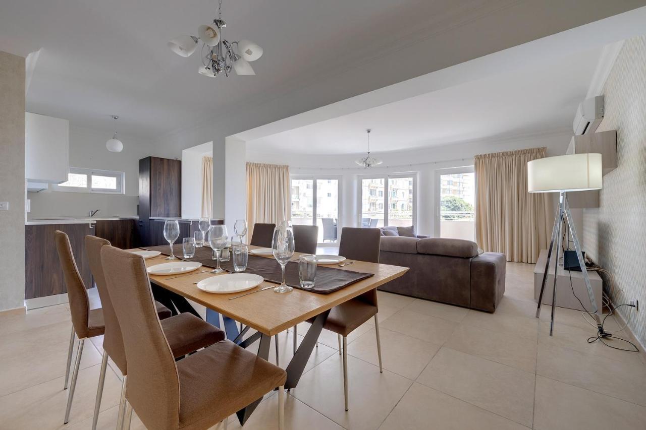 Seafront Lux Apart Inc Pool, Upmarket Area Σλιέμα Εξωτερικό φωτογραφία